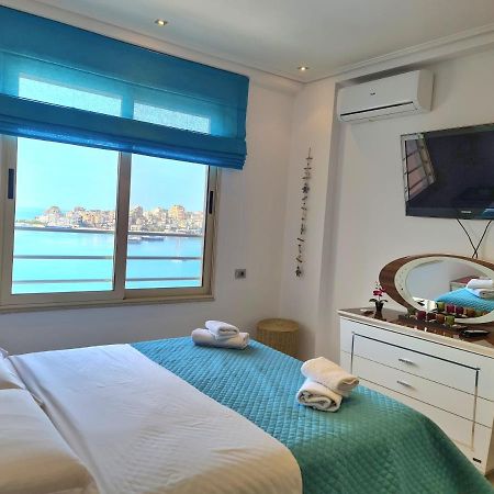 Luxury Seafront Apartments Sarandë Buitenkant foto