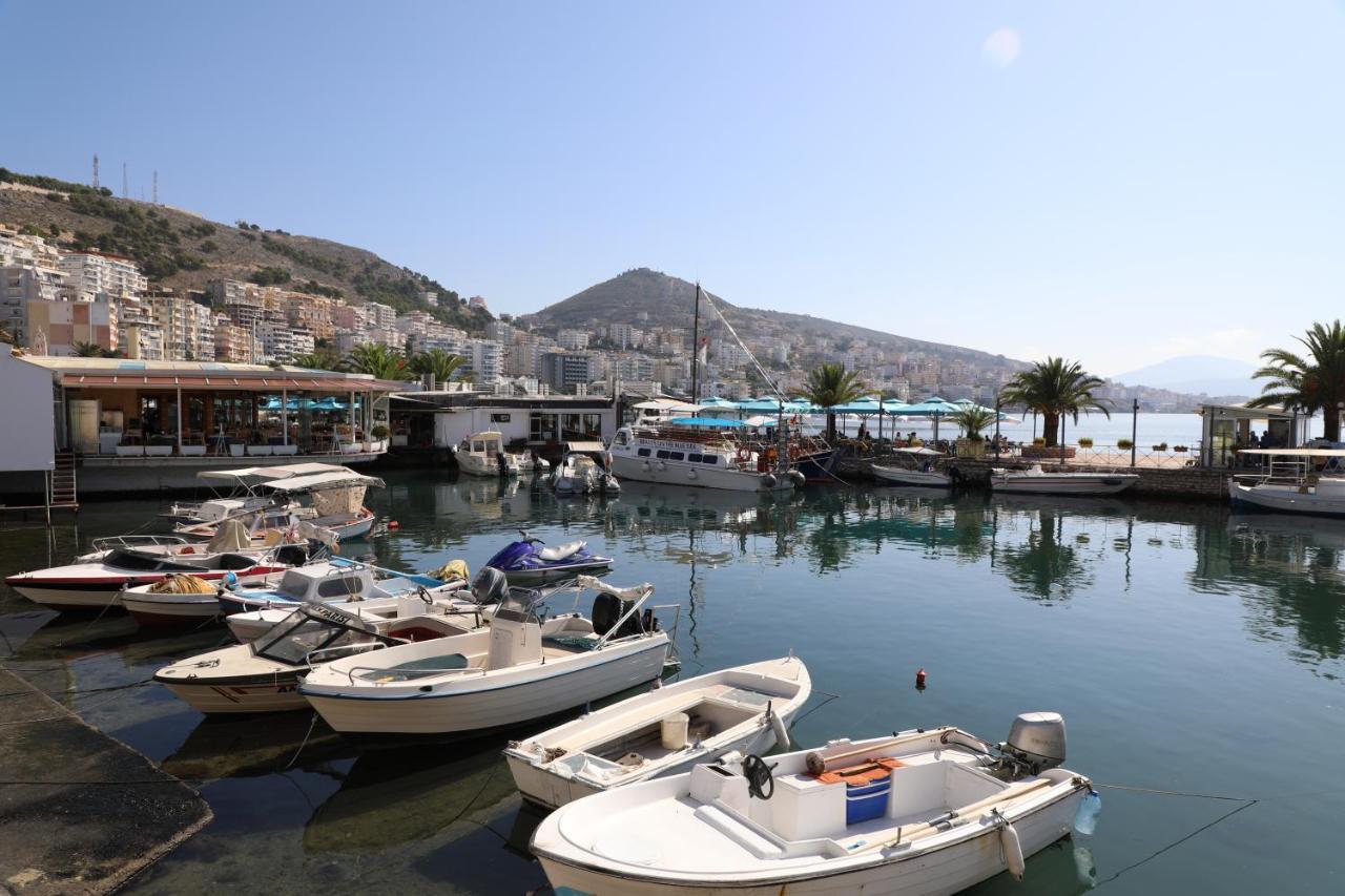Luxury Seafront Apartments Sarandë Buitenkant foto