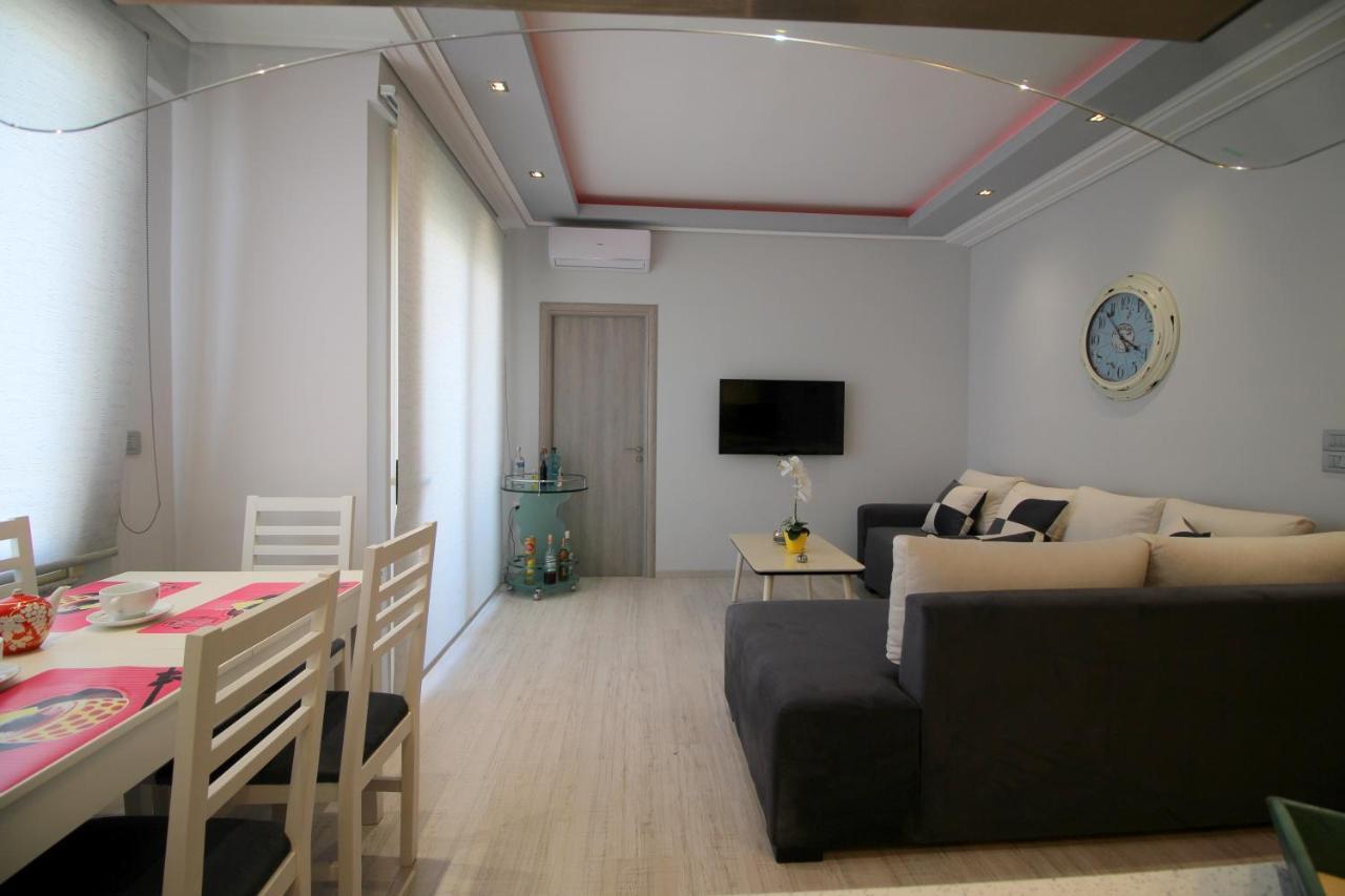 Luxury Seafront Apartments Sarandë Buitenkant foto