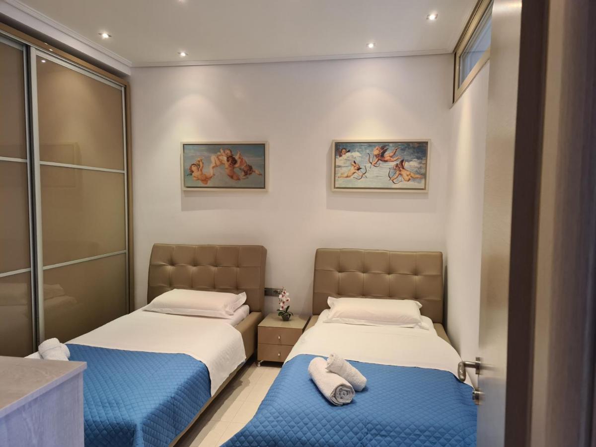 Luxury Seafront Apartments Sarandë Buitenkant foto