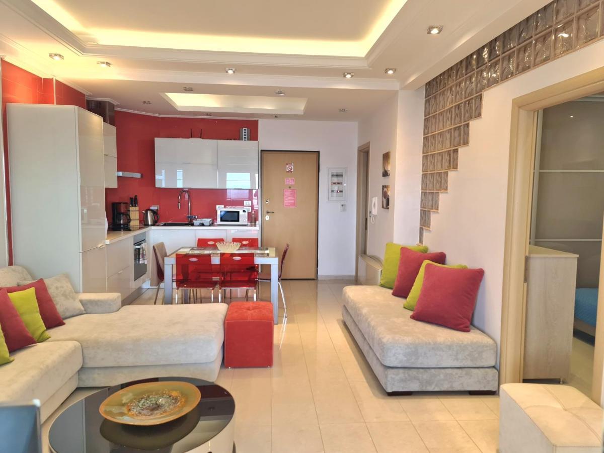 Luxury Seafront Apartments Sarandë Buitenkant foto